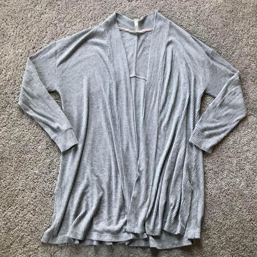 Simple Pleasures women’s small / medium gray cardigan